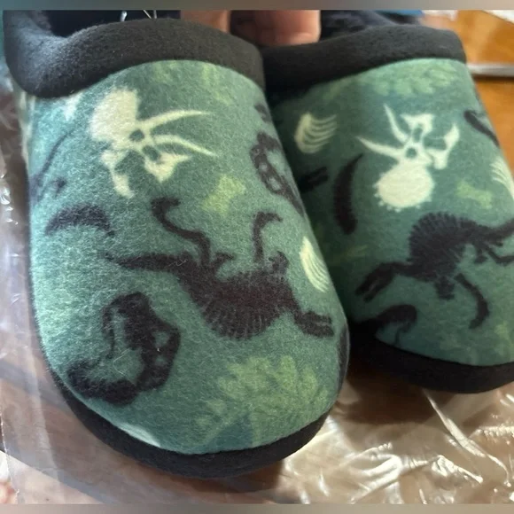 New Cuddl Duds DINOSAUR Boys' Green and Black Slippers large 5 6 - Picture 8 of 10